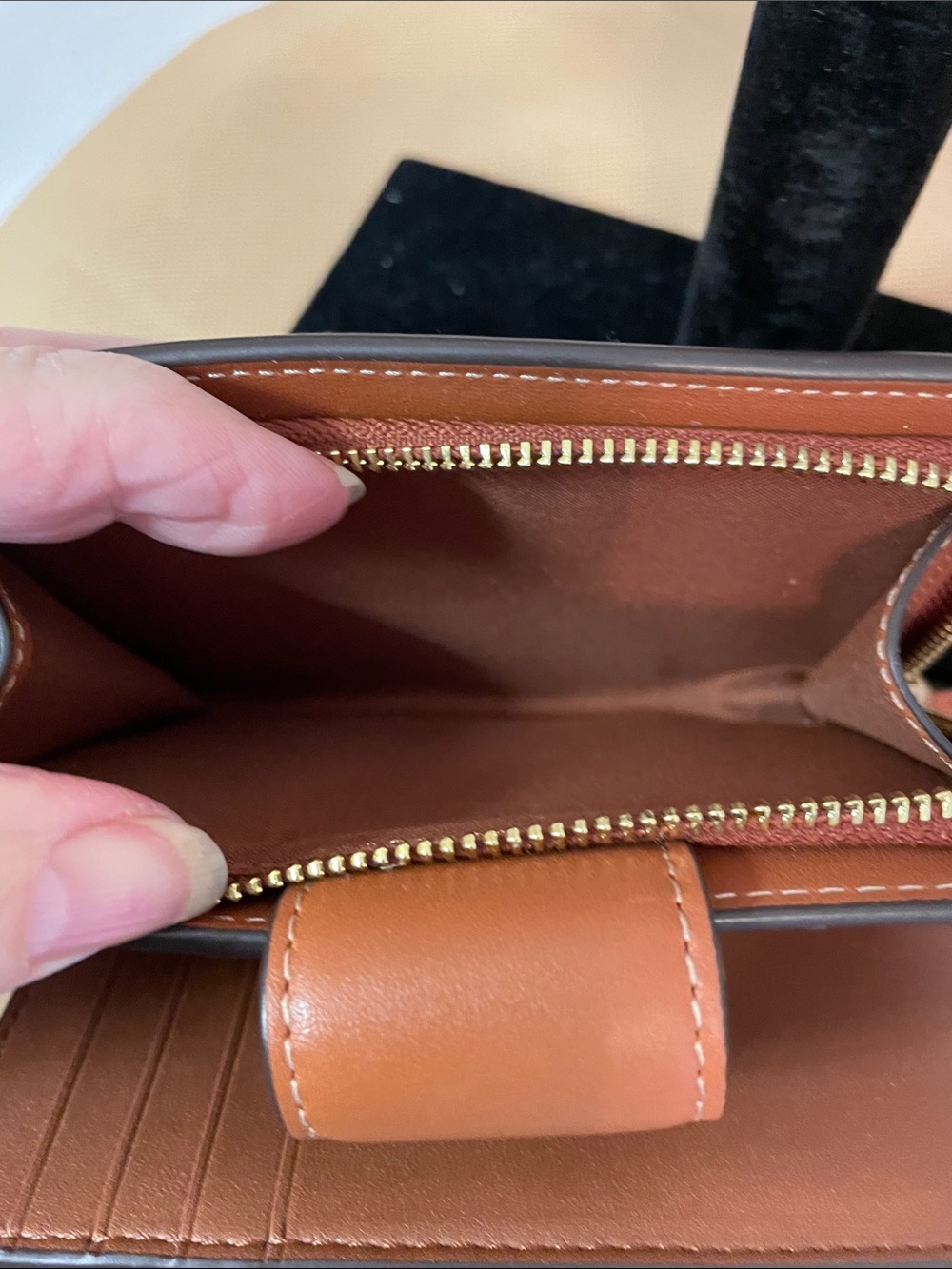 Authentic Coach Leather Gold / Tan  Snap Wallet - with Gold Coach Logo - Picture 5 of 13